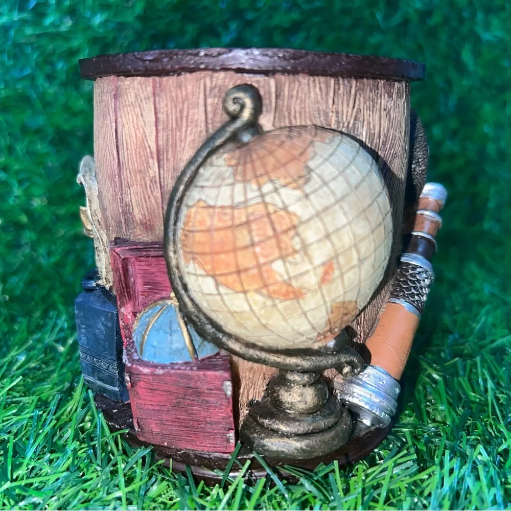 Russ Berrie WORLDLY IMAGES  3D Resin Pen Pencil Holder Cup Desktop ORGANIZER